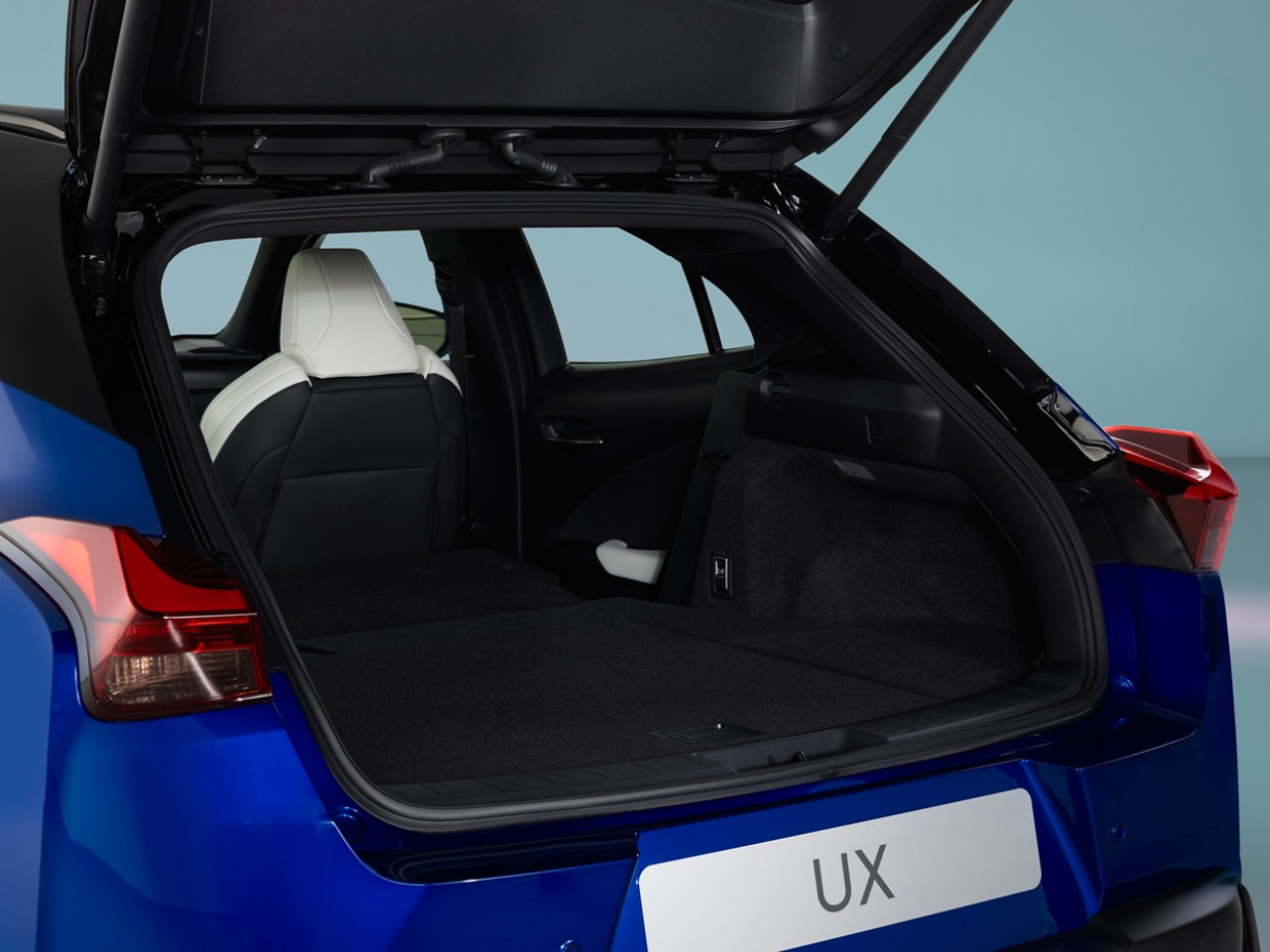 The Lexus UX boot