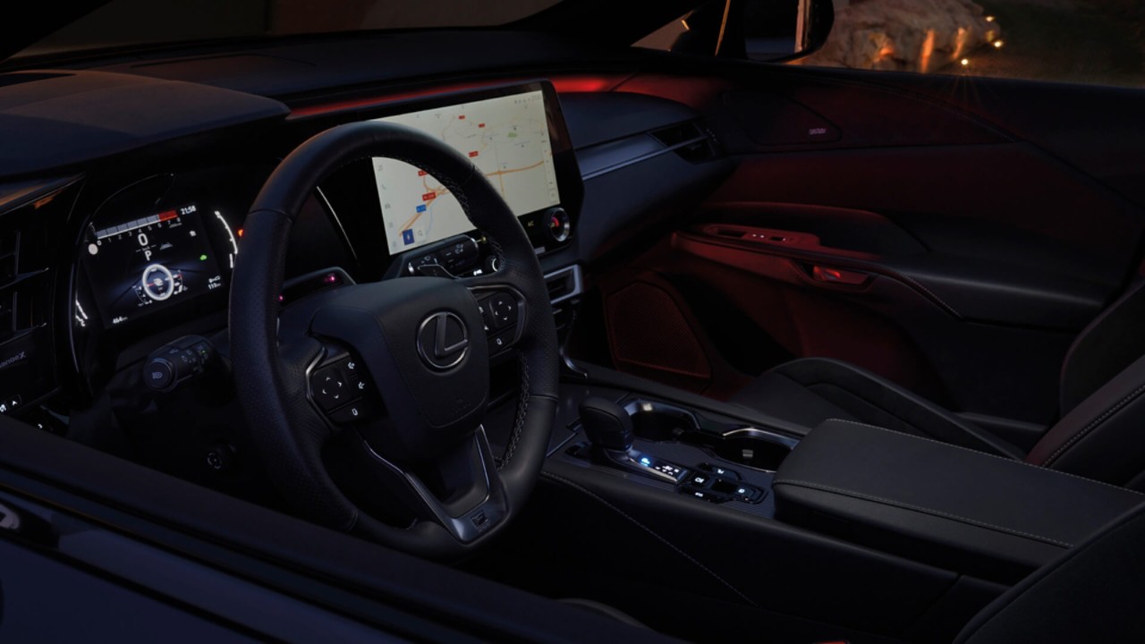 Lexus RX's drivers cockpit